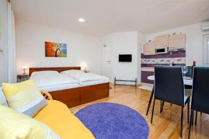 Kuchyň nebo kuchyňský kout v ubytování La Svalba Rooms & Studios