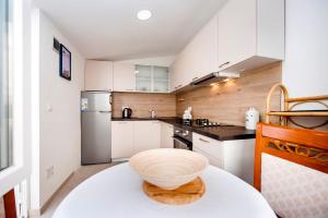 Kuchyň nebo kuchyňský kout v ubytování La Svalba Rooms & Studios