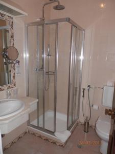 a bathroom with a shower and a sink at Solar de Mos in Lagos