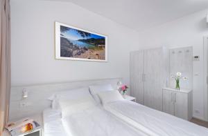 Postel nebo postele na pokoji v ubytování Zlatni Zalaz,Apartments,Supetarska Draga