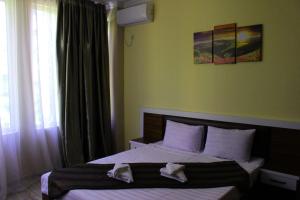 Postel nebo postele na pokoji v ubytování Golden Fleece Hotel