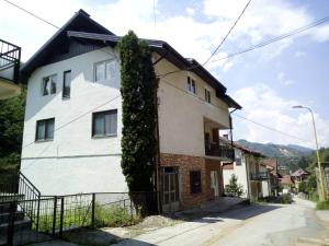 a house with a tree on the side of it at HM - konak in Srebrenica