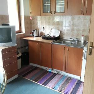 a small kitchen with a sink and a microwave at HM - konak in Srebrenica