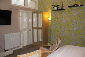 A television and/or entertainment center at Cromer Guest House 