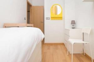 Posteľ alebo postele v izbe v ubytovaní Family apartment Patio&Swimming pool in center Malaga
