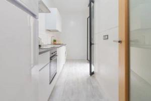 Kuchyňa alebo kuchynka v ubytovaní Family apartment Patio&Swimming pool in center Malaga