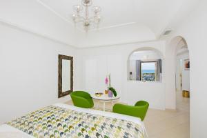 Postel nebo postele na pokoji v ubytování Hotel Eden Roc