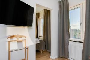 TV a/nebo společenská místnost v ubytování First Hotel Brommaplan