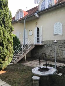 Budova, v ktorej sa apartmán nachádza