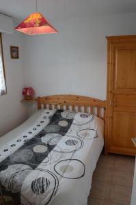 Bouquetins - Appartement 5 pers - Chatel Reservationにあるベッド