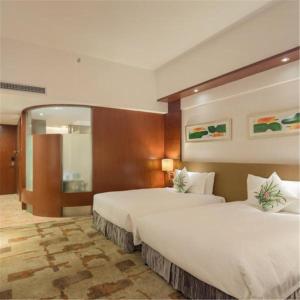 Cinese Hotel Dongguan Shijie tesisinde bir odada yatak veya yataklar