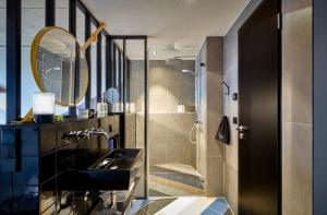 25hours Hotel Das Tourにあるバスルーム