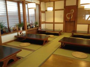 Posezení v ubytování Minamiya 山とねこと遊ぶ宿 みなみ家