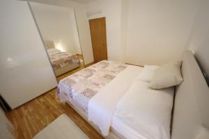 Posteľ alebo postele v izbe v ubytovaní Apartmani Vlado Mitar
