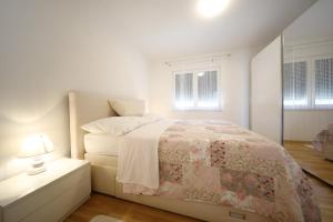 Posteľ alebo postele v izbe v ubytovaní Apartmani Vlado Mitar