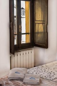 a bedroom with a window and two towels on a bed at Casa Beatrice in Pella