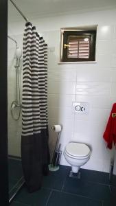 Ein Badezimmer in der Unterkunft Apartmani Laura
