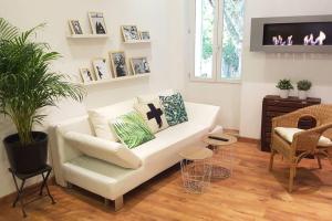 a living room with a white couch and a tv at GregBnb-com - T2 Cosy et design - PARKING INCLUS - WiFi - 15min Gare in Toulon