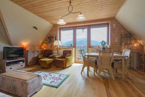 TV a/nebo společenská místnost v ubytování Apartament KROKUS
