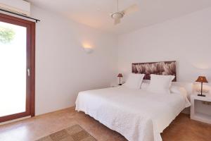 Gallery image of Can Mares in Cala Tarida