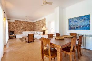 Gallery image of Can Mares in Cala Tarida
