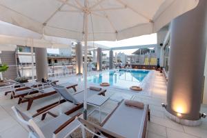 Bazén v ubytovaní Comfy Boutique Hotel alebo v jeho blízkosti