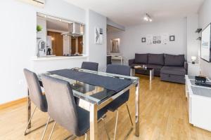 a living room with a glass table and chairs at Travel Habitat Palau De Les Arts in Valencia