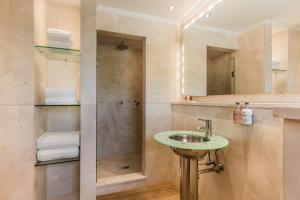 The Residence by the Beach House Marbella的一间浴室