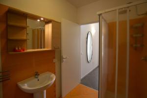 a bathroom with a sink and a shower with a mirror at Boa Vista San Vito - Area Fitness, Barbecue Area, Tennis Court in San Vito lo Capo +68 photos
