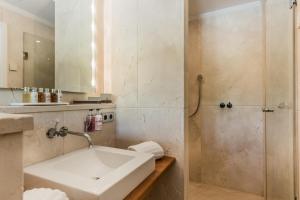 The Residence by the Beach House Marbella的一间浴室