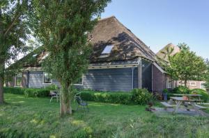 an old house with a thatched roof at Traphoeve in Schagen