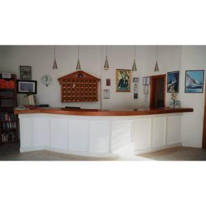 Lounge nebo bar v ubytování Gumbet Cove Hotel