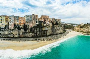 an aerial view of a beach with buildings at Blu Tropea Maison in Tropea