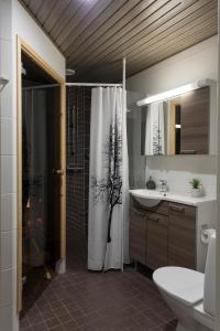 Kylpyhuone majoituspaikassa Tuomas´ luxurious suites, Nouka