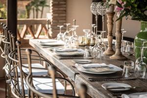 The Residence by the Beach House Marbella餐厅或其他用餐的地方