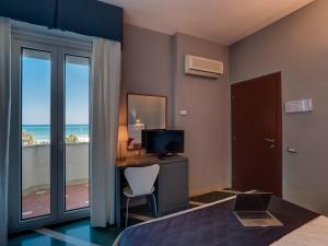 TV a/nebo společenská místnost v ubytování Hotel Metropol