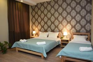 Ένα ή περισσότερα κρεβάτια σε δωμάτιο στο Sameba apartments