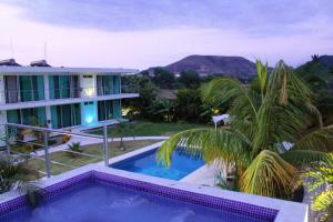 a house with a swimming pool in front of a house at Quinta Souffle in Xochitepec