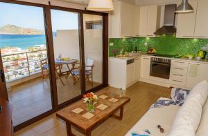 A kitchen or kitchenette at Platanias Sky View