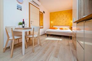 Postel nebo postele na pokoji v ubytování Apartment and Studio Tereza