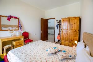 מיטה או מיטות בחדר ב-Kallisti Apartment