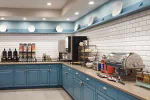 Kitchen o kitchenette sa Country Inn & Suites by Radisson, Chattanooga-Lookout Mountain