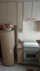 Nhà bếp/bếp nhỏ tại Conforto, praticidade e seguranca!