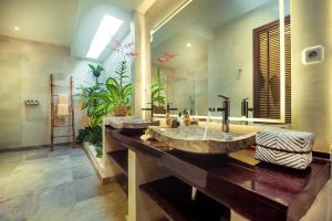 A bathroom at Karmagali Boutique Suites - adults only - CHSE certified