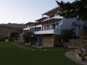 Budova, kde se aparthotel nachází + 37 fotografií