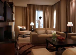Zdjęcie z galerii obiektu Shangri-La Hotel Apartments Qaryat Al Beri w Abu Zabi