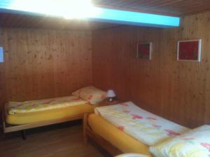 A bed or beds in a room at B&B Hofstetter