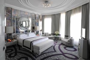 Кровать или кровати в номере Taxim Hill Hotel