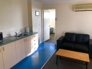 Kuchyň nebo kuchyňský kout v ubytování Sheffield Motor Inn