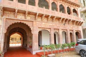 an archway in a building with a car parked outside at Chanod Haveli in Jodhpur